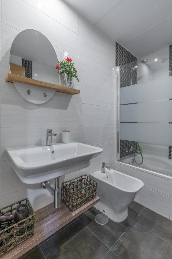 Tuguest Postigo I Catedral Apartment - Free Parking Granada Exteriör bild